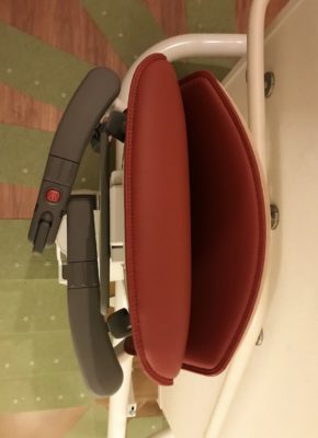 ”流線型” に折りたたまれた椅子